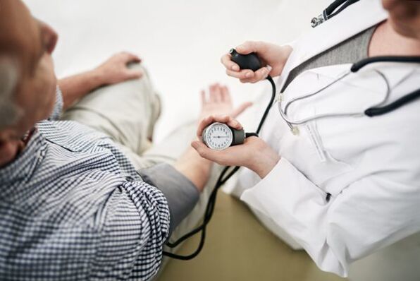 mesure de la tension artérielle pour l'hypertension